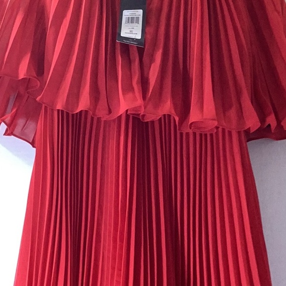 ZAC POSEN
Pleated Chiffon Cape Dress - Picture 10 of 16
